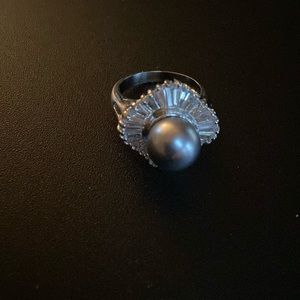 Gorgeous fashion ring. I believe it’s a size 6